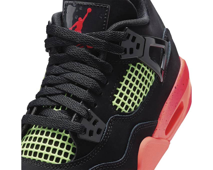 Air Jordan 4 Retro GS Infrared 23 vue latérale — tige cuir noir rouge GS