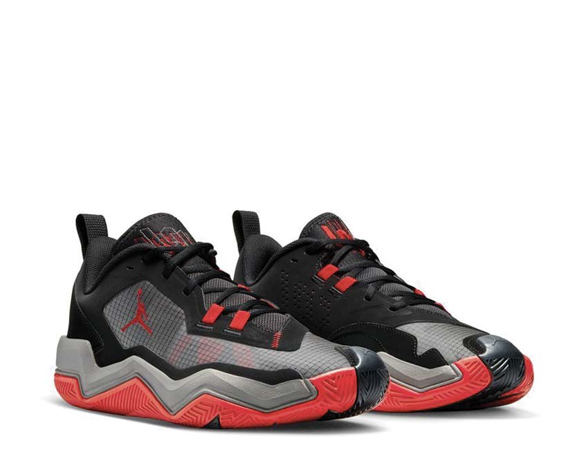 Jordan One Take 4 Black Flat Pewter University Red vue latérale — mesh respirant