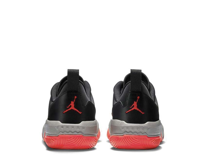 Jordan One Take 4 Black Flat Pewter University Red semelle — caoutchouc traction