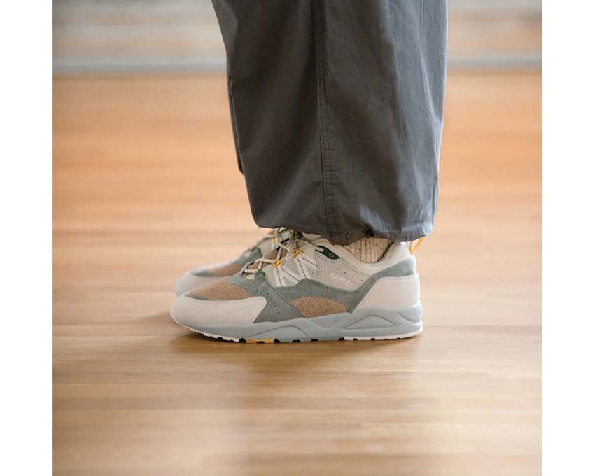 Karhu Fusion 2.0 Limestone Bright White vista laterale — tomaia mesh e pelle naturale