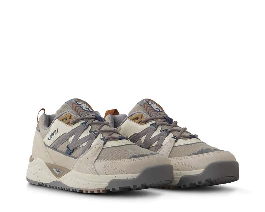 Karhu Fusion XC Silver Lining Gull Seitenansicht — Trail Mesh silber und grau