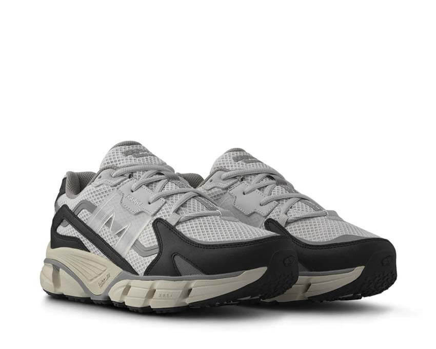 Karhu Super Fulcrum Jet Black vista laterale — camoscio e mesh nero