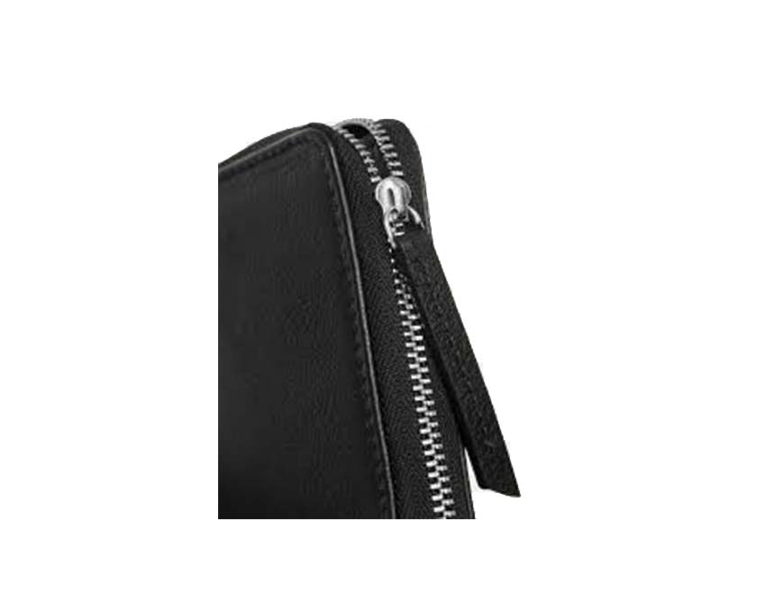 Les Deux Leather Zip Wallet Black detalle — cremallera logo cierre cuero