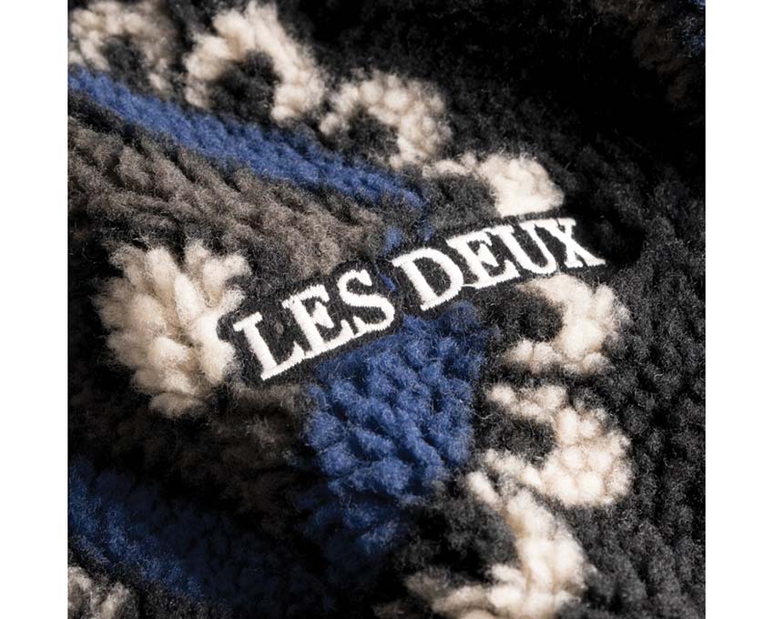 Les Deux Red Zipper Jacket Black Blueprint detalle — cierre cremallera cuello