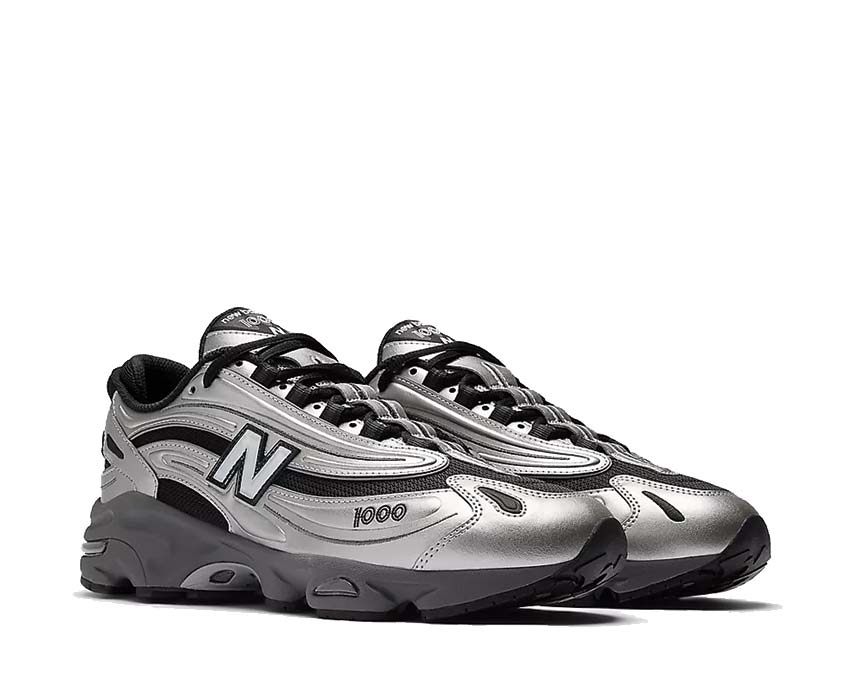 New Balance 1000 Metallic Silver Seitenansicht — silberne Reflexionen am Premium-Obermaterial