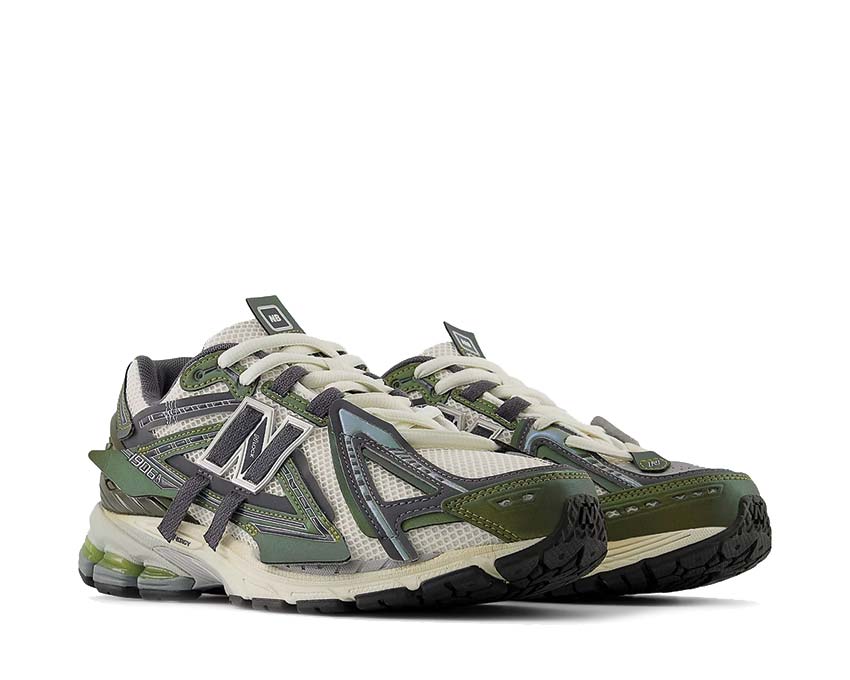 New Balance 1906A Olive Juice/Sea Salt/Woodland Seitenansicht — mehrlagiges Mesh-Obermaterial