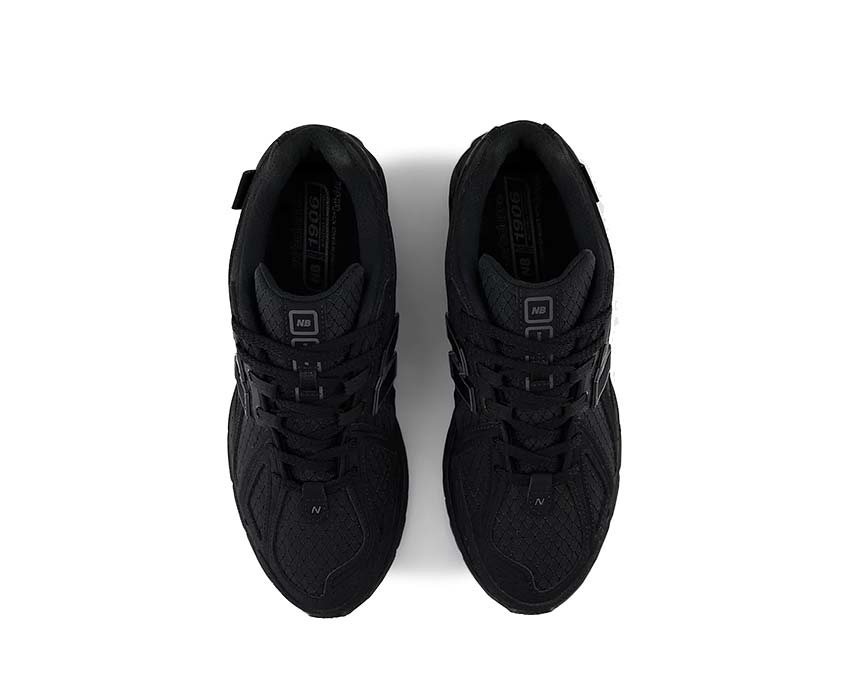 New Balance 1906 Black Magnet dettaglio — mesh nero carbone strutturato