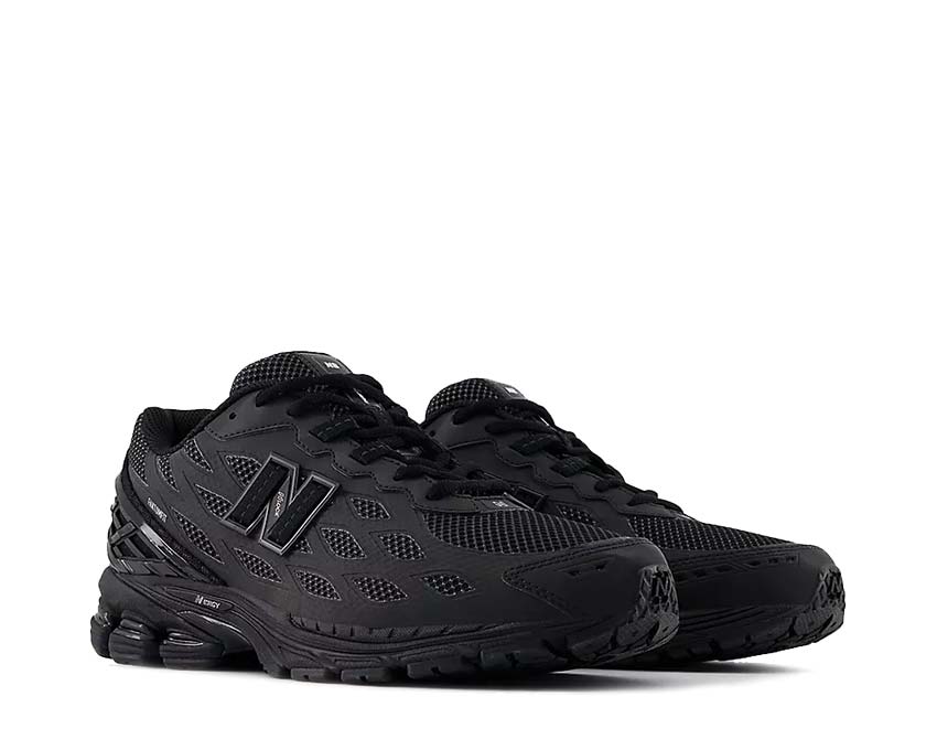 New Balance 1906 Black Metallic vue latérale — reflets métalliques et mesh