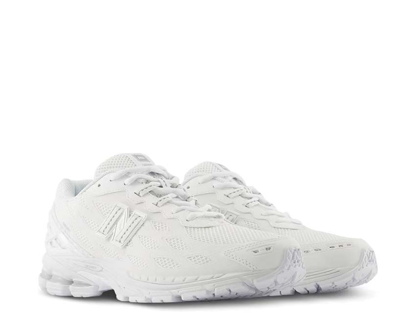 New Balance 1906 Triple White vue latérale — tige mesh et overlays blancs