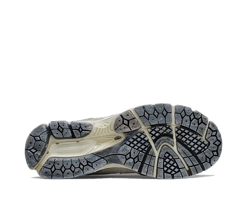 New Balance 2002R Rain Cloud/Magnet détail — matières premium déperlantes
