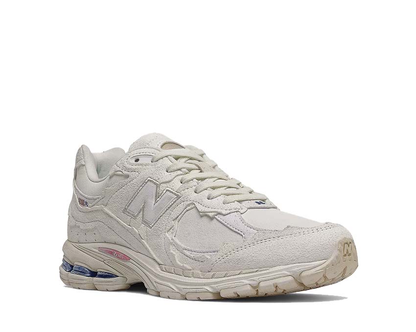 New Balance 2002R Sea Salt/NB White vue latérale — coloris naturel tige mesh premium
