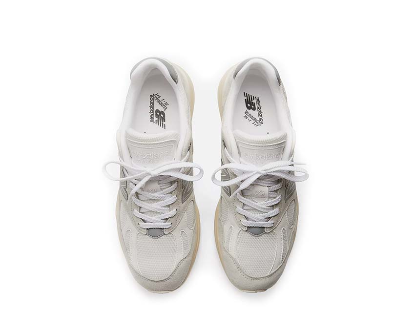 New Balance 991v2 Made in UK Frozen Dew detalle — construcción multimaterial Made in UK