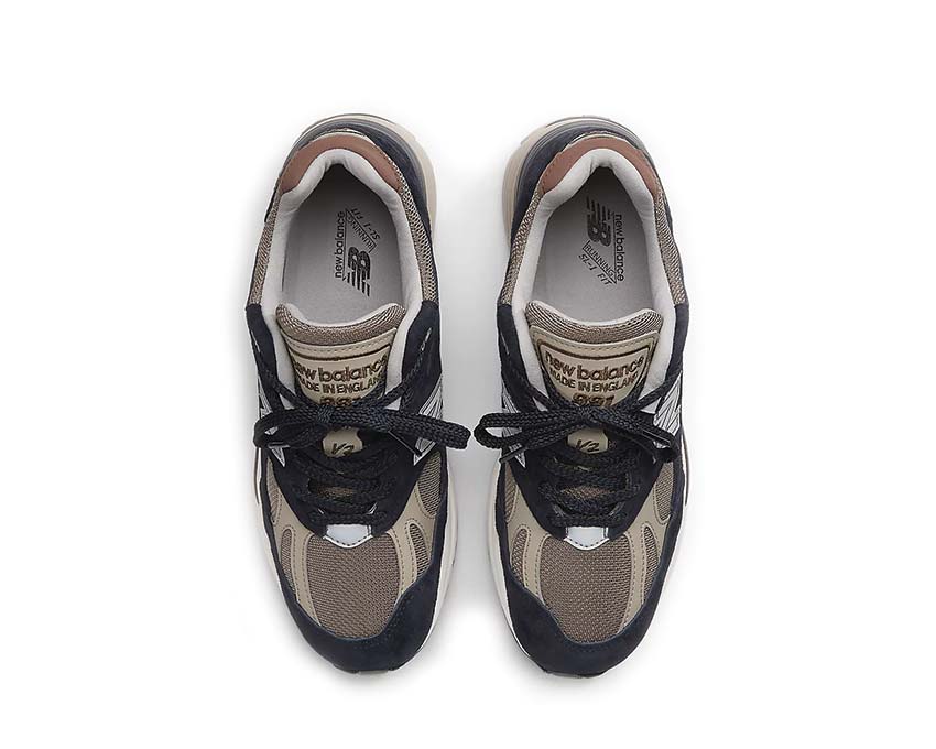 New Balance 991v2 UK After Midnight détail — surpiqûres et logo N bleu