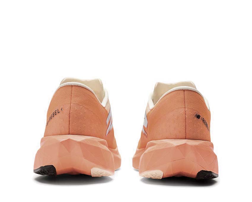 New Balance FuelCell Rebel V4 Mango suola — suola in gomma leggera
