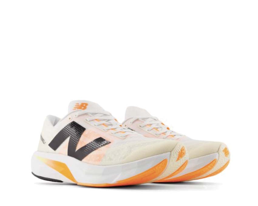 New Balance FuelCell Rebel V4 Angora vista laterale — tomaia mesh leggera e traspirante