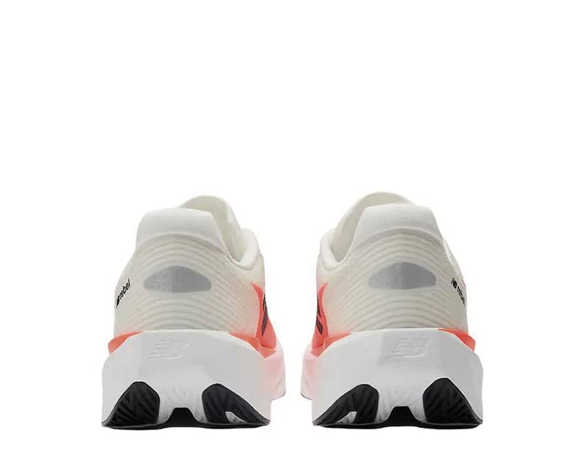 New Balance FuelCell Rebel v5 Urgent Red Sohle — FuelCell Hochenergie-Dämpfung