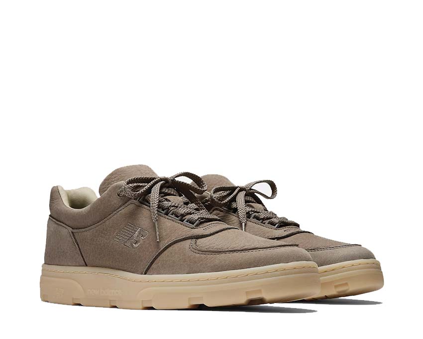 New Balance Allerdale Made in UK Roasted Cashew vista lateral — parte superior ante y cuero