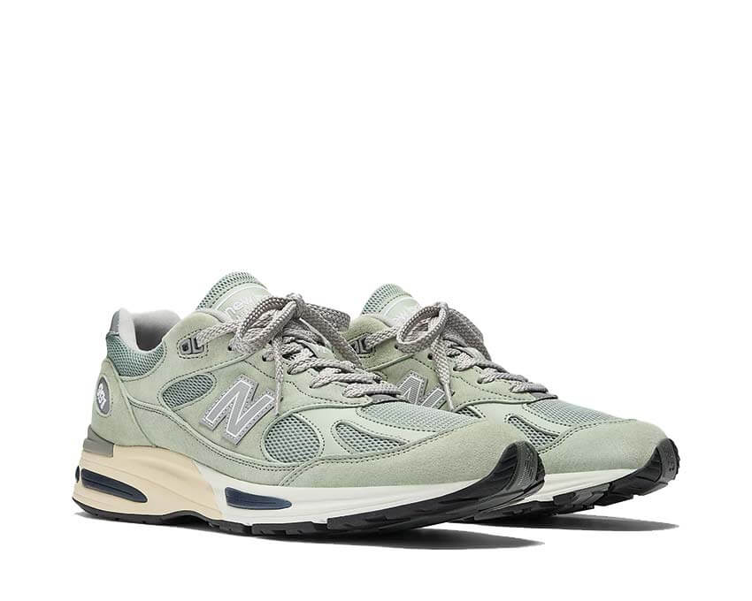 New Balance 991v2 Sea Grass vue latérale — tige suède vert naturel fabriquée en Angleterre