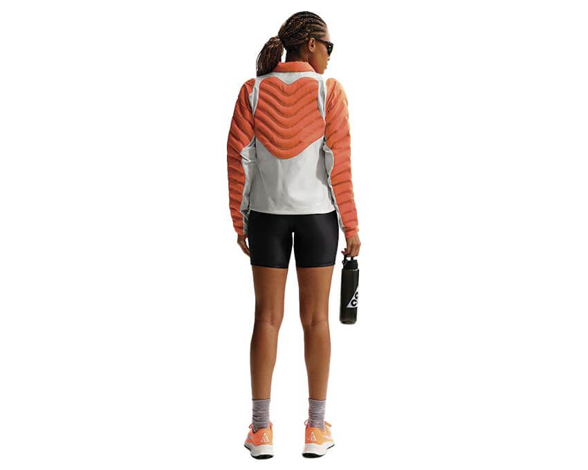 Nike ACG Lava Loft W Safety Orange détail — rembourrage thermique orange femme outdoor