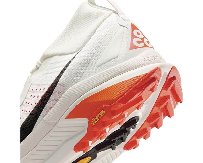 Nike ACG Zegama Trail Summit White vista laterale — tomaia Flyknit trail bianco