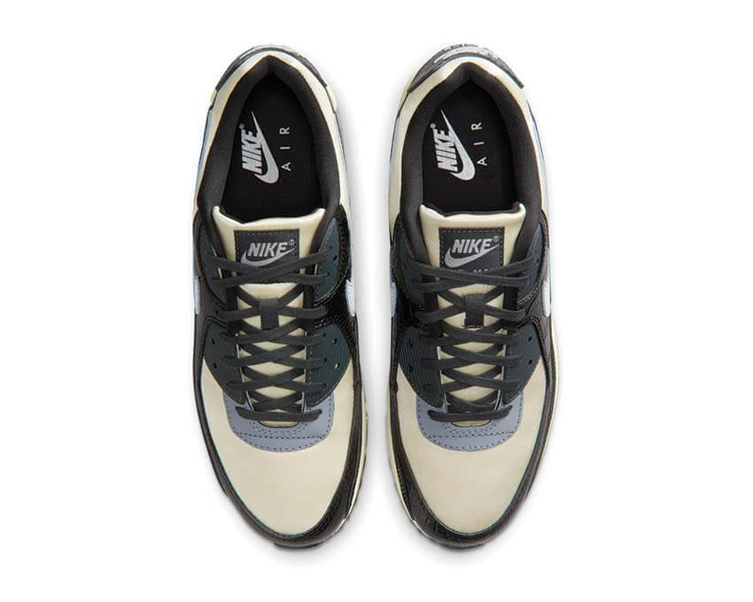 Nike Air Max 90 QS Grey Crocodile — vista en tres cuartos