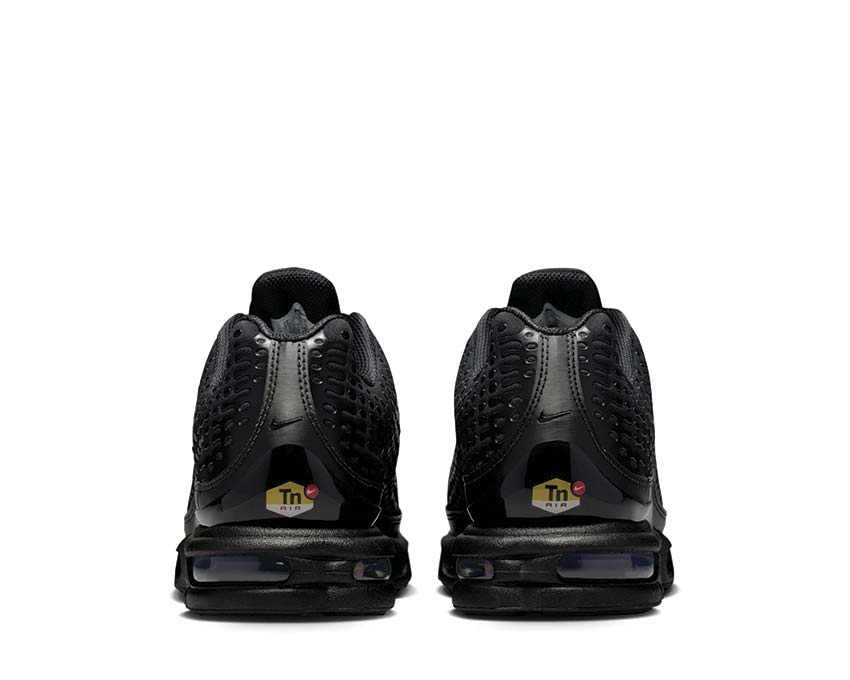 Nike Air Max Plus VII Black détail — lignes tubulaires Tuned Air noires