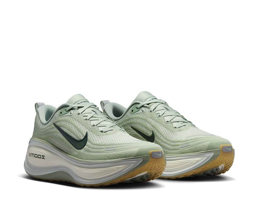 Nike Vomero Plus HV8150-301