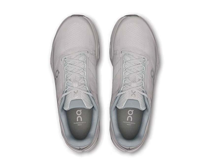 On Cloudsurfer Next Glacier detalle — mesh transpirable zapatilla running hombre