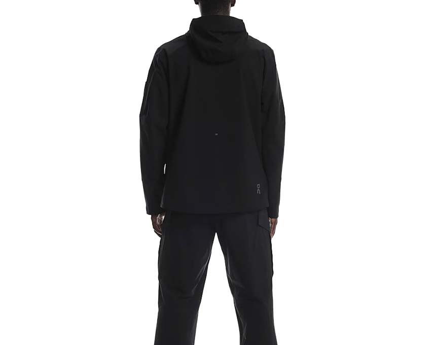 On Trek Jacket M Black vue latérale — profil veste imperméable trek homme