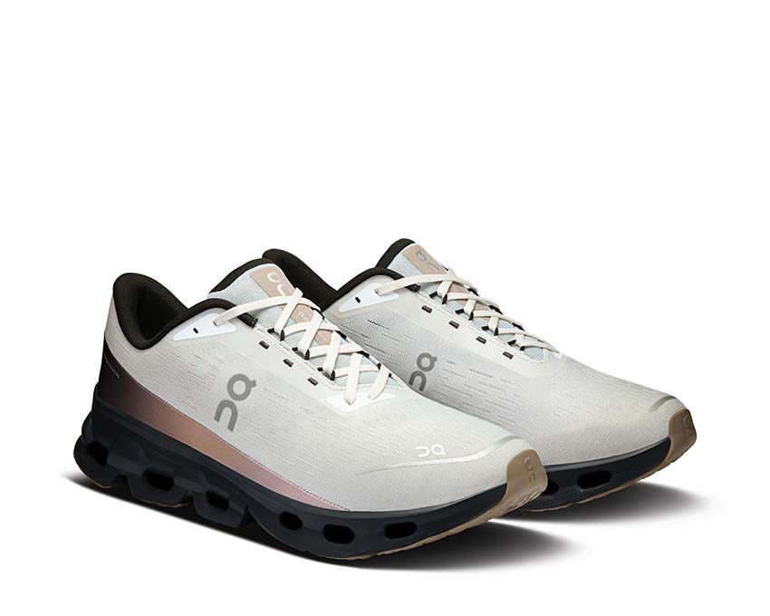 On Cloudspark Glacier/Fog vista lateral — upper ligero zapatilla running hombre