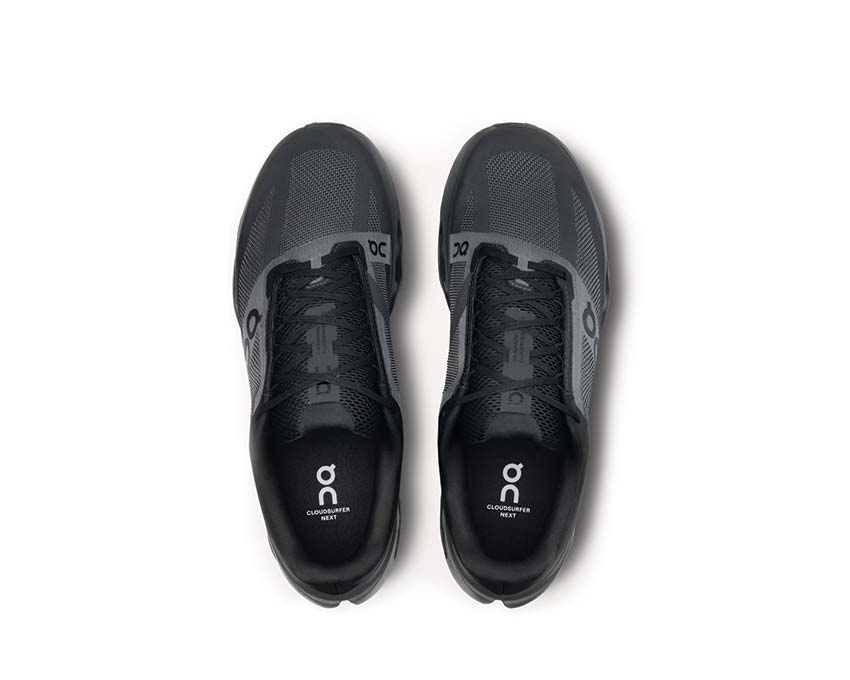 On Cloudsurfer Next Black/Eclipse vista trasera — amortiguación zapatilla running flexible hombre