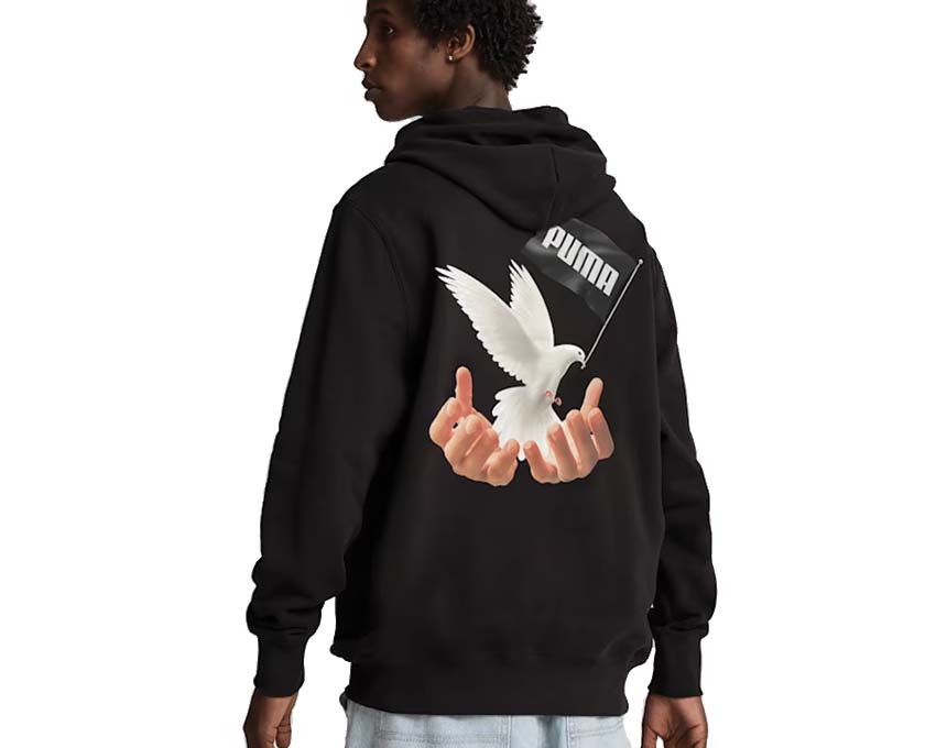 Puma x Más Tiempo Hoodie Black détail — broderie Más Tiempo Puma