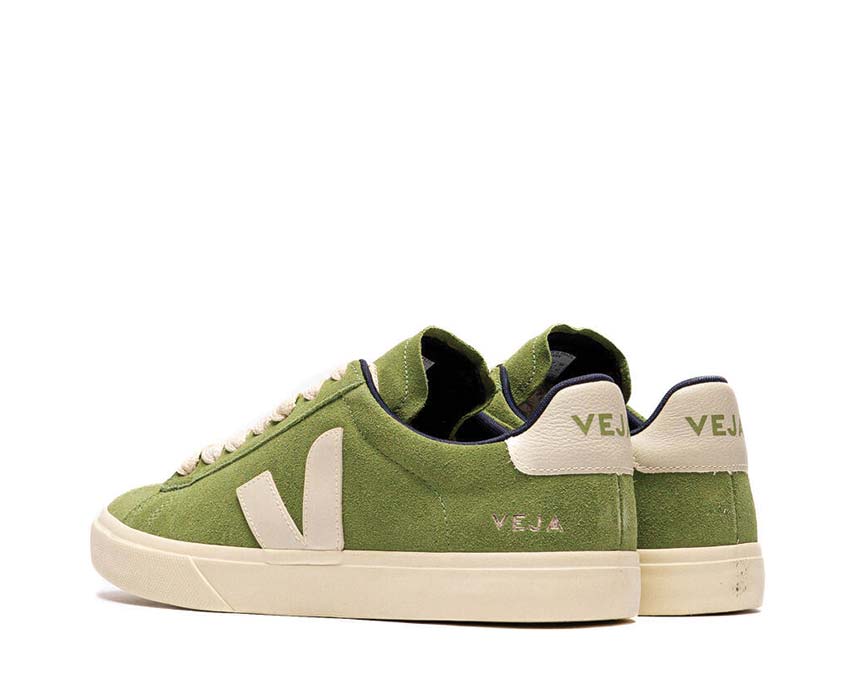 Veja Campo Bold Suede Kiwi Pierre détail — logo V brodé