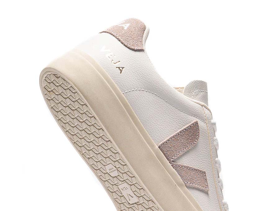 Veja Campo Chromefree Extra White Babe dettaglio — logo V metallo