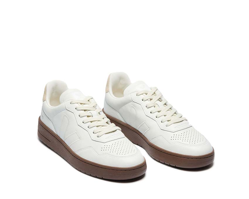 Veja V-90 ZZ O.T. White Pierre Almond Seitenansicht — Zickzack-Schnürsenkel Herren