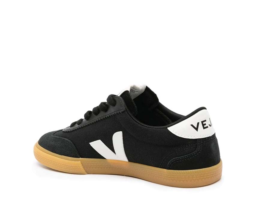 Veja Volley Black/White sole — vulcanized rubber sole