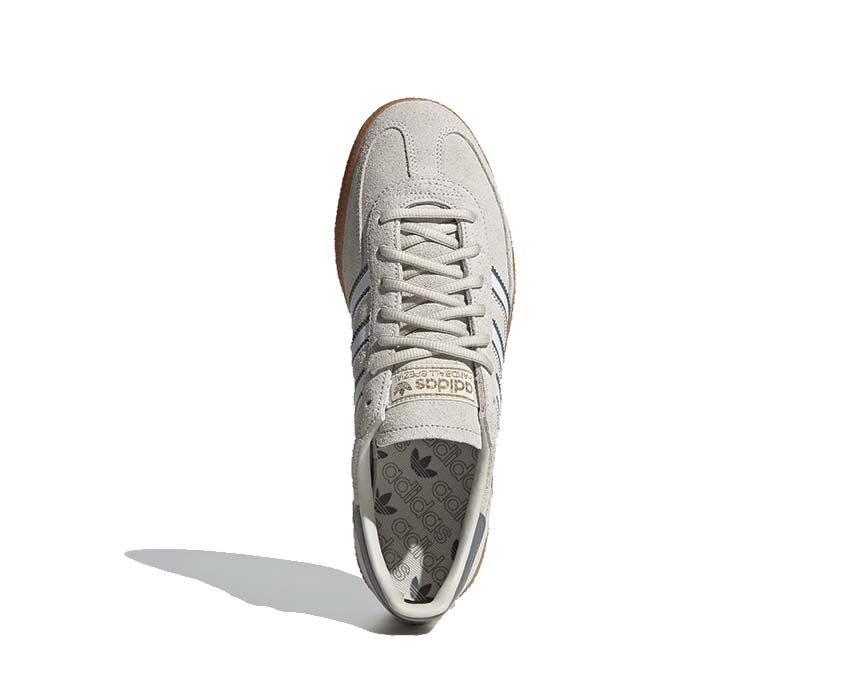 Adidas Handball Spezial Grey Three Detail — graues Wildleder-Oberteil mit Samtstreifen
