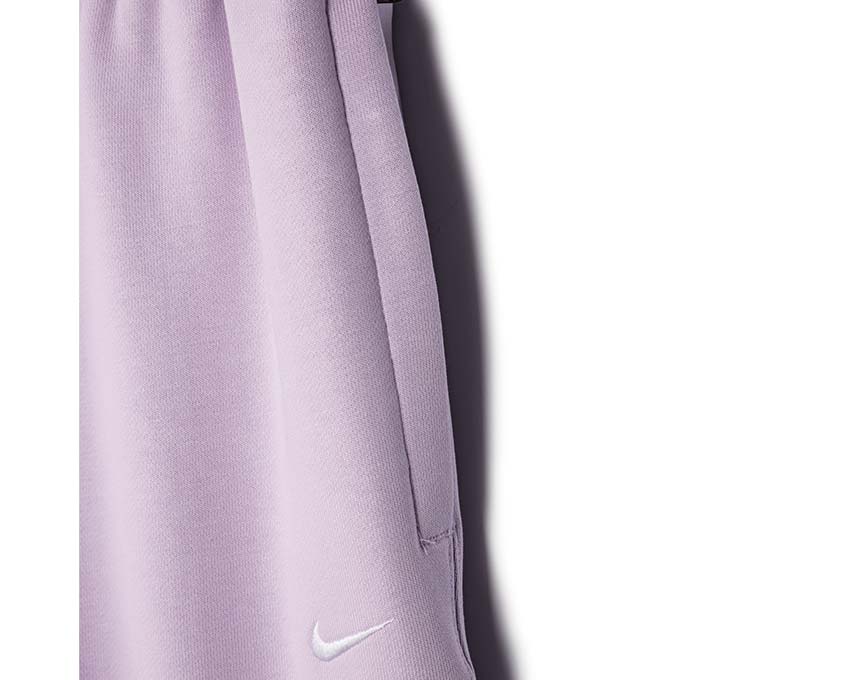 Nike W NRG Solo Swsh FLC Pant Desert vista de espalda — detalle fleece dorso