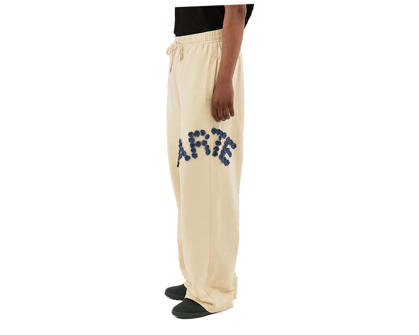 Arte Crochet Flowers Pants Cream vue latérale — texture crochet floral