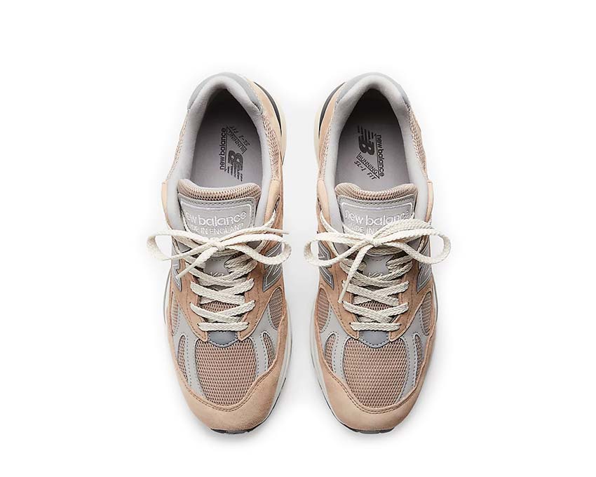 New Balance 991 Made in UK Cuban Sand détail — logo N et surpiqûres artisanales