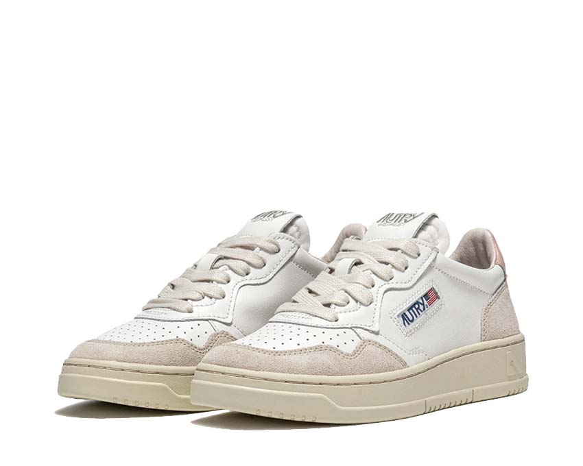 Autry Medalist Low White Powder vista lateral — cuero blanco y rosa polvo