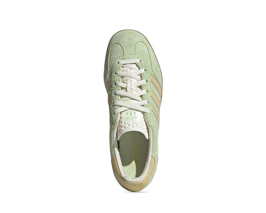 Adidas Gazelle Indoor Semi Green Spark dettaglio — Three Stripes contrastanti Almost Yellow