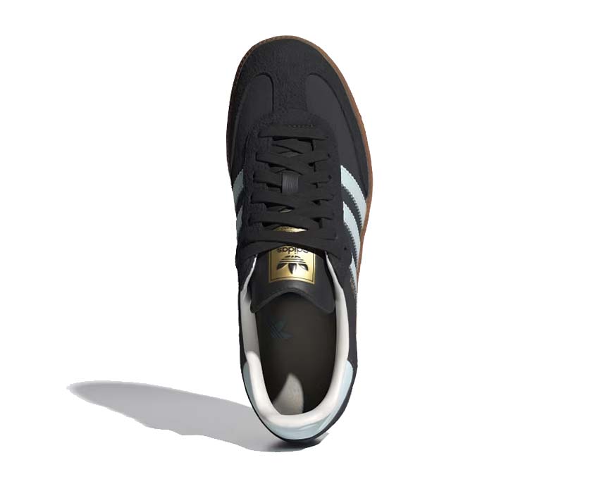Adidas Samba OG W Carbon dettaglio — T-Toe azzurro polvere e Three Stripes