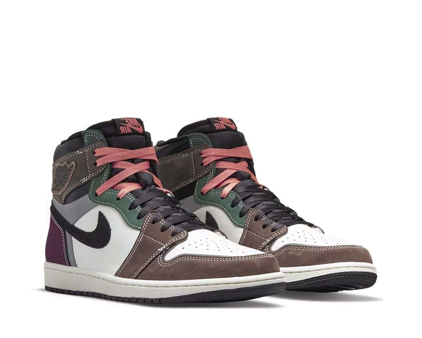 Jordan Air Jordan 1 Retro High OG Black Sail vista laterale — pelle nera liscia