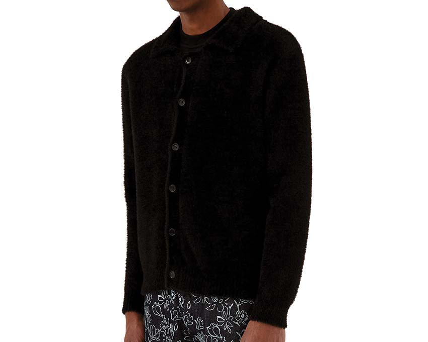 Arte Kyle Fluffy Cardigan Black vista lateral — material suave texturizado