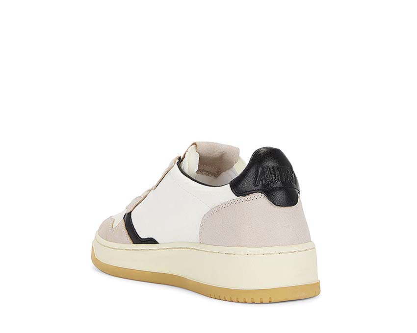 Autry Medalist Low Canvas Sand White Black Sohle — dicke Krepp-Sohle