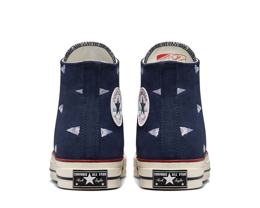 Converse Chuck 70 Hi Navy/Ultra Violet detalle — parche estrella violeta sobre fondo marino