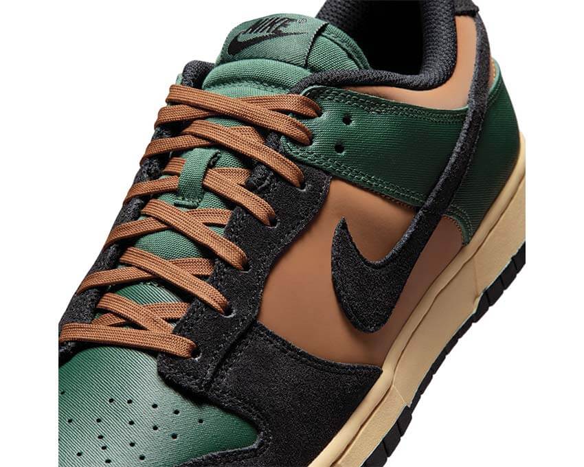 Nike Dunk Low Retro Fir/Black vue latérale — semelle caoutchouc pivot