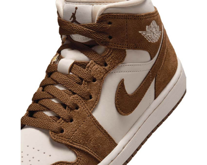 Air Jordan 1 Mid W Light British Tan — vue latérale cuir brun clair femme
