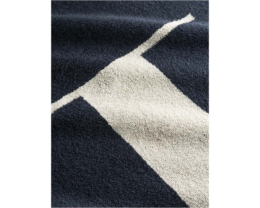 Les Deux Beach Towel Dark Navy Ansicht — Detail Baumwolle Textur